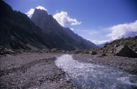 Arroyo Through Batura Glacier Trek