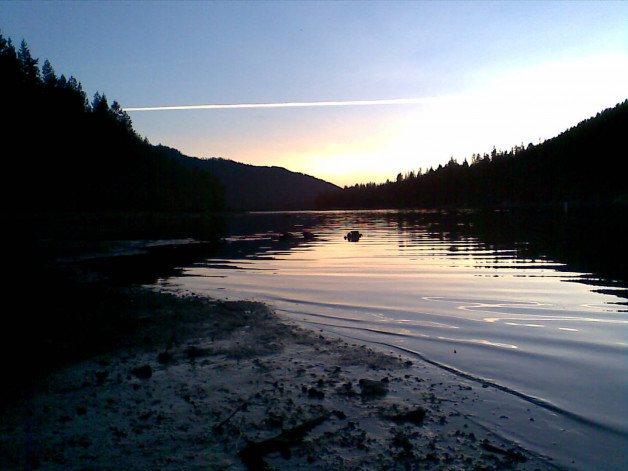 Cascade Lake byway with night's camp at Lemolo Lake Oregon